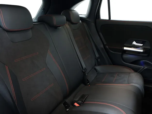 Mercedes-Benz GLA 250 4Matic AMG Line 8G-DCT