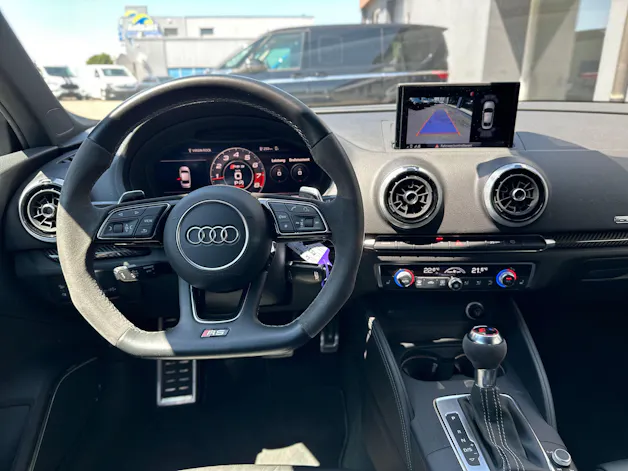 Audi RS3 Limousine 2.5 TSI quattro S-tronic