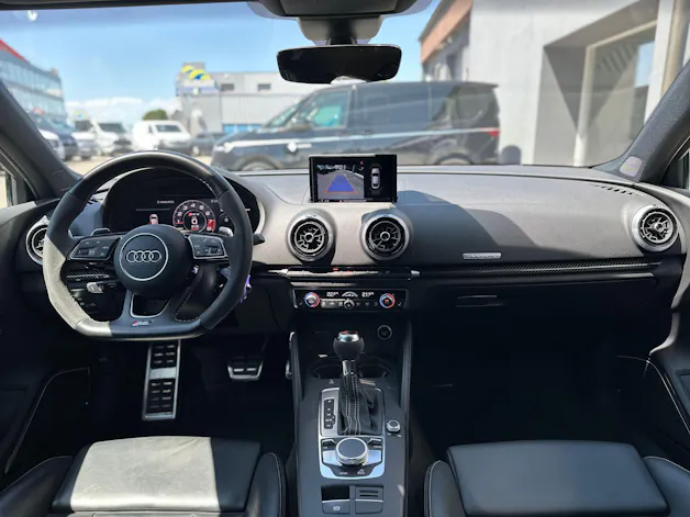Audi RS3 Limousine 2.5 TSI quattro S-tronic