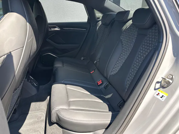 Audi RS3 Limousine 2.5 TSI quattro S-tronic