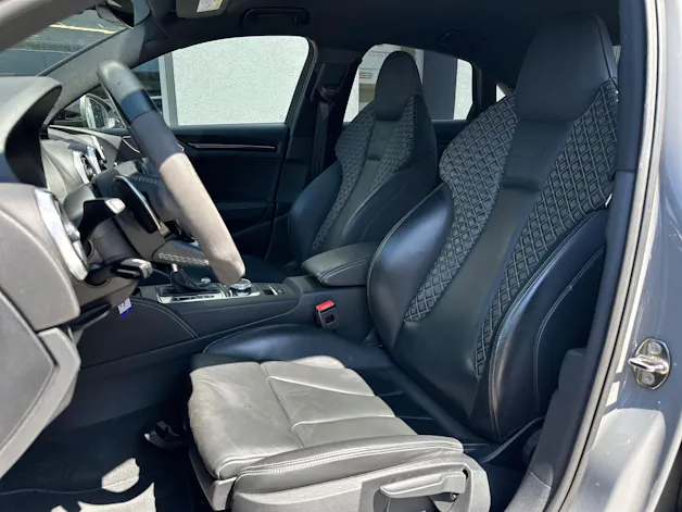 Audi RS3 Limousine 2.5 TSI quattro S-tronic