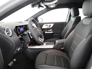 MERCEDES-BENZ GLA 200 Night Star 7G-D