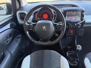 PEUGEOT 108 1.2 VTi Allure Top