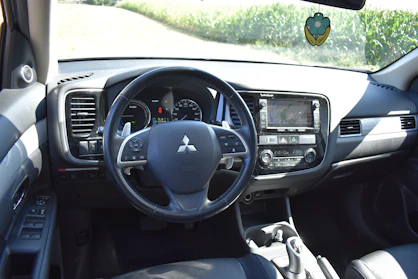 MITSUBISHI OUTLANDER 10