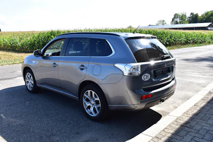 MITSUBISHI OUTLANDER 5
