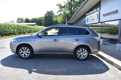 MITSUBISHI OUTLANDER 4