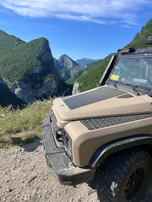 INEOS Grenadier Utility Wagon 3.0 Twin Turbo Diesel by capricorntrucks.ch