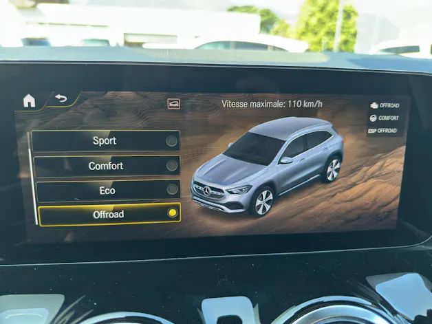 Mercedes-Benz GLA 250 4Matic AMG Line 8G-DCT