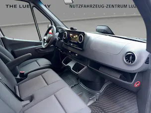MERCEDES-BENZ Sprinter 319 CDI S Pro 9G-TRONIC