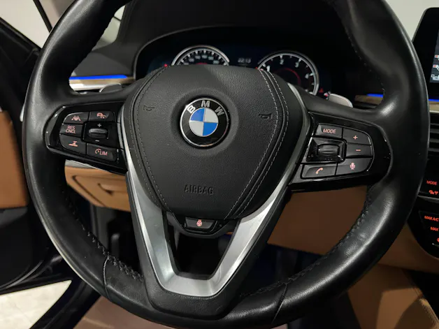 BMW 530d xDrive Luxury Line Steptronic | 1.Hand | CH |