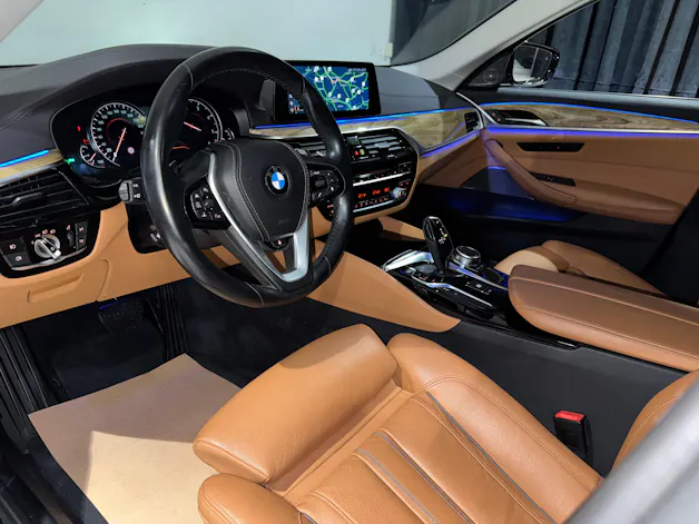BMW 530d xDrive Luxury Line Steptronic | 1.Hand | CH |