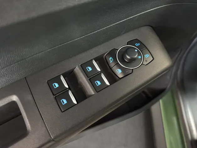Ford E-Tourneo Courier Titanium