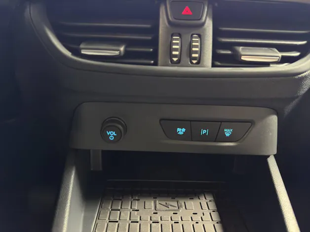 Ford E-Tourneo Courier Titanium