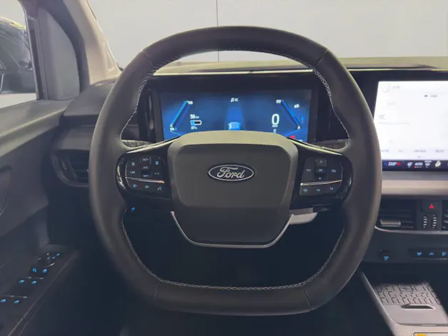 Ford E-Tourneo Courier Titanium