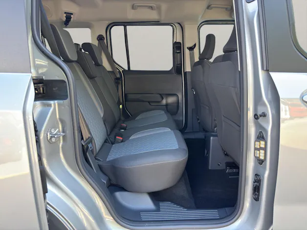 Ford E-Tourneo Courier Titanium