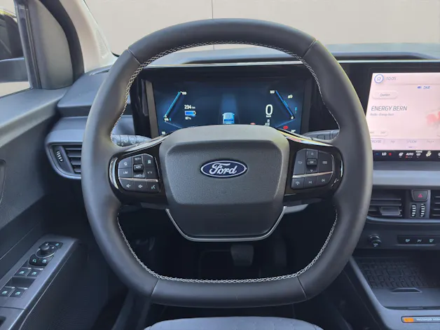 Ford E-Tourneo Courier Titanium