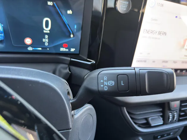 Ford E-Tourneo Courier Titanium