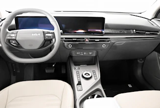 https://vehicle.imgix.net/4425961/1e15ebb5-50f6-4d22-bbf8-dd04e77dd1f8.jpg