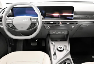https://vehicle.imgix.net/4425961/914b5973-0030-488d-b38d-ad53ba0d5d8c.jpg