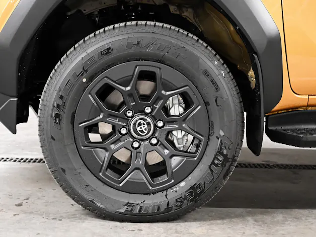 Toyota Hilux Double Cab.-Pick-up 2.8 D-4D MHEV 204 Invincible