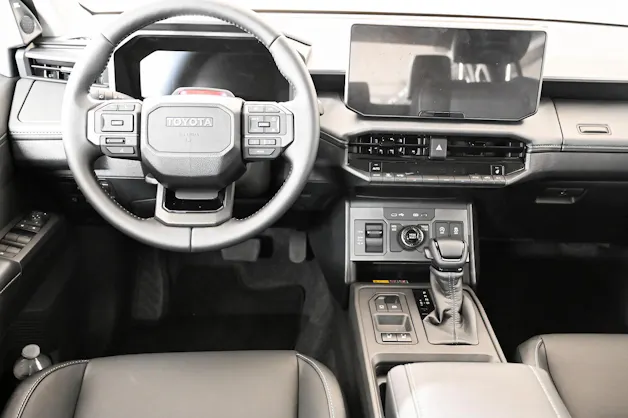 Toyota Hilux Double Cab.-Pick-up 2.8 D-4D MHEV 204 Invincible