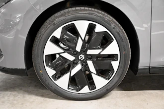 https://vehicle.imgix.net/4425964/ea538f83-879b-4a72-885b-3431e11d7c8a.jpg