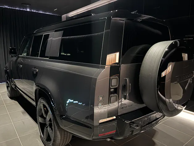 Land Rover Defender 130 3.0 D I6 350 X-Dynamic HSE