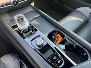 https://vehicle.imgix.net/4425997/bfa3cc09-735f-4870-8bde-5d63ddb1740e.jpg