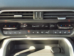 https://vehicle.imgix.net/4426072/74f92e95-1a41-4ccb-a232-8b10edd2b68d.jpg