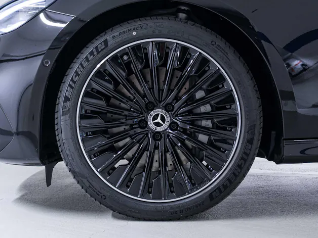 Mercedes-Benz E 220 d 4MATIC T-Modell "Swiss Star"