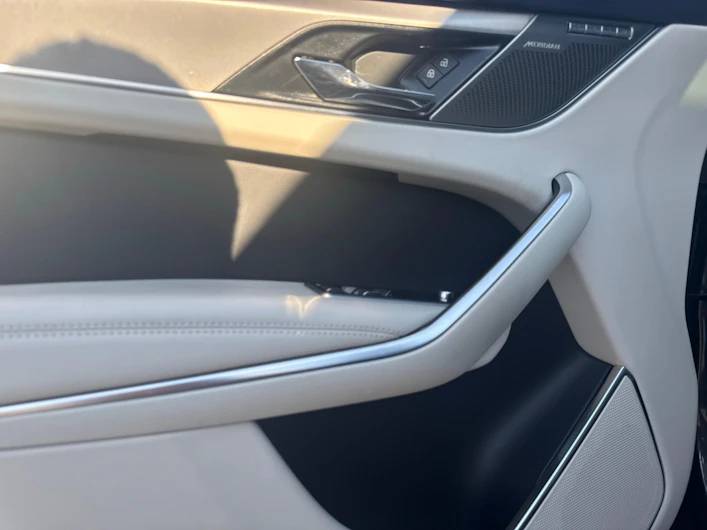 immagine del veicolo JAGUAR F-PACE