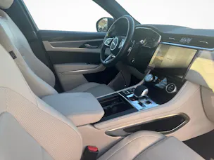 Jaguar F-Pace 2.0 I4 250 R-Dynamic SE AWD