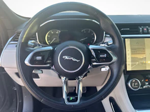 immagine del veicolo JAGUAR F-Pace 2.0 I4 250 R-Dynamic SE AWD