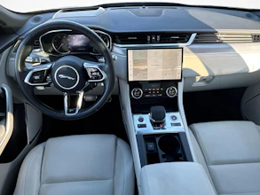 https://vehicle.imgix.net/4426122/942eb7a1-253f-4eff-b283-eb8047fe7516.jpg