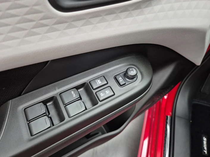 image du véhicule SUZUKI SWIFT