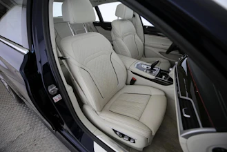 https://vehicle.imgix.net/4426180/54b0fc14-fb8a-4c10-9c35-68ccd30b1a1f.jpg