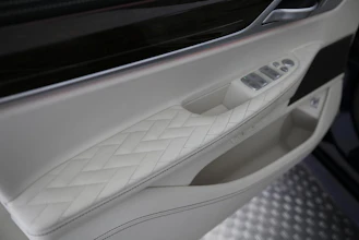 https://vehicle.imgix.net/4426180/e1c5efce-f817-47c4-9556-1b1fcf30a987.jpg