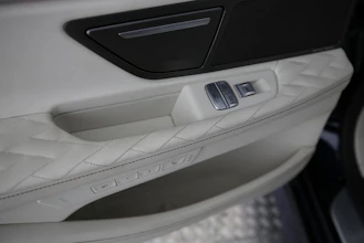 https://vehicle.imgix.net/4426180/ec6be945-306b-439f-bf15-1f094a83f586.jpg