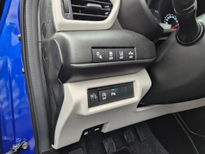 https://vehicle.imgix.net/4426203/375cefdc-52de-4519-bf10-41f6e0e18b7d.jpg