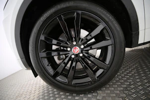Fahrzeugbild JAGUAR E-Pace 1.5 T 300e R-Dynamic S AWD