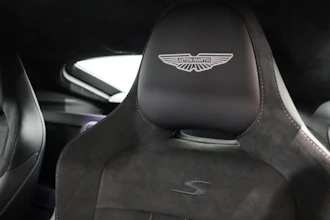 https://vehicle.imgix.net/4426439/2e700fd7-0f79-4fe9-8bf7-eca2c83a6dd0.JPG