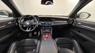 https://vehicle.imgix.net/4426465/2514a292-cd2d-4786-b299-2e54263090ec.jpeg