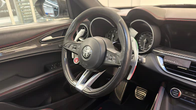 https://vehicle.imgix.net/4426465/4973d994-f295-46a3-84fb-cf8014edb202.jpeg
