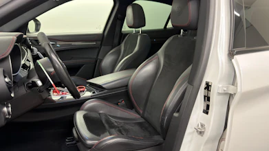 https://vehicle.imgix.net/4426465/569a55ef-aadd-4758-b18e-46742dc86625.jpeg