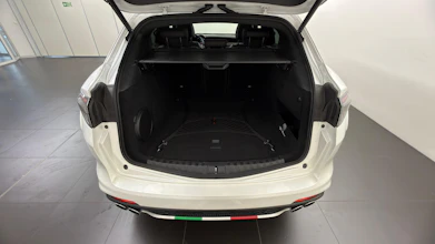 https://vehicle.imgix.net/4426465/759fab45-45db-49e9-9e3a-194561c52f8e.jpeg