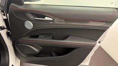 https://vehicle.imgix.net/4426465/91cf29fe-b969-43fe-8624-dfa14571df5b.jpeg