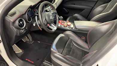 https://vehicle.imgix.net/4426465/d05c81e1-208d-490d-85ad-86b393ffa2e4.jpeg