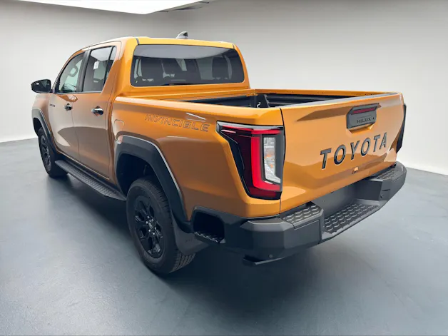 Toyota Hilux Double Cab.-Pick-up 2.8 D-4D MHEV 204 Invincible