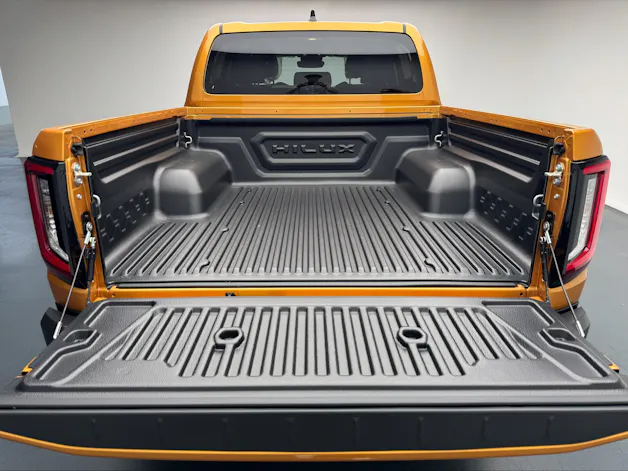 Toyota Hilux Double Cab.-Pick-up 2.8 D-4D MHEV 204 Invincible