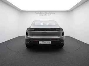PORSCHE Macan Turbo
